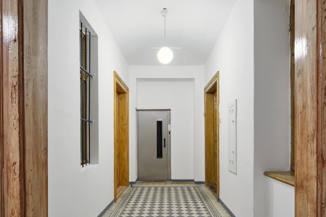 Artsy Flat Near Wenceslas Square By Days * Praga